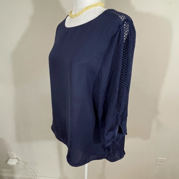 Elsie & Zoey sz s/m top silky feel in navy - Picture 5 of 13
